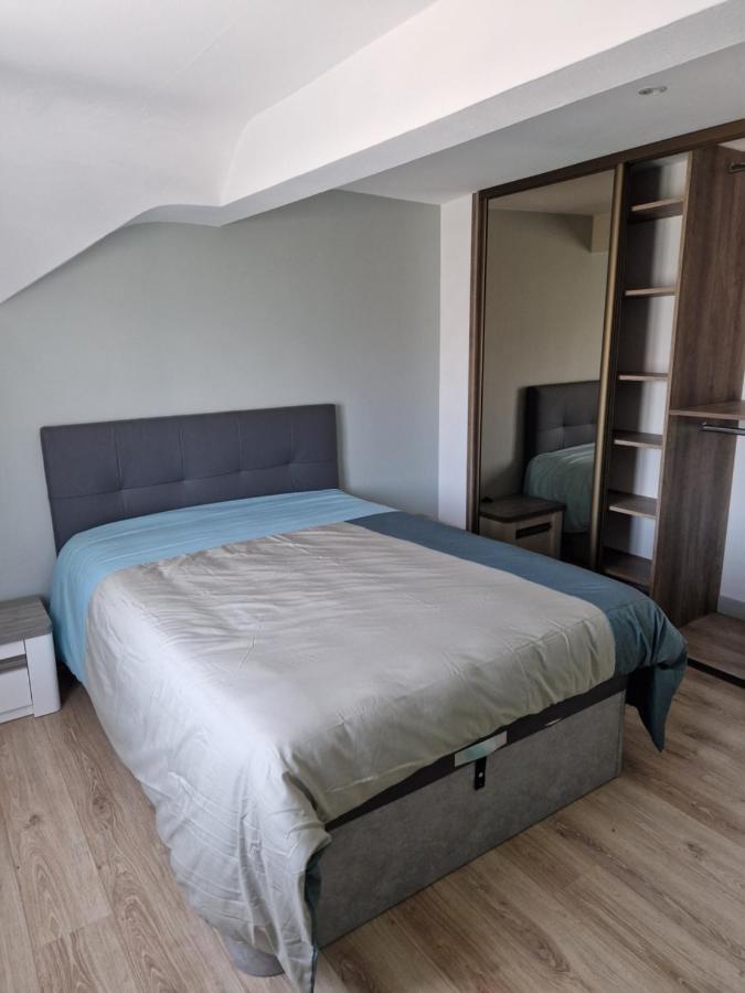 F2 A 1mn Du Apartment *